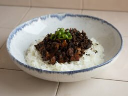 panceta guisada con mostaza china