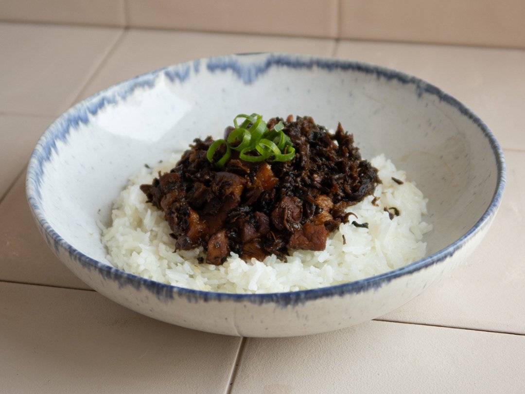 panceta guisada con mostaza china