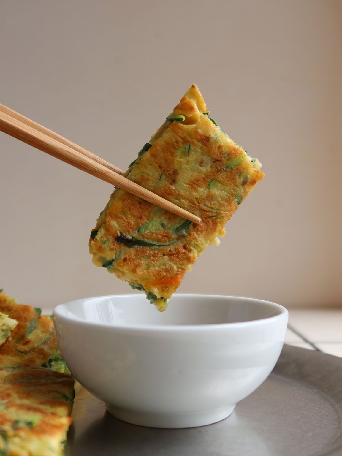 tortita asiática de calabacín destacada