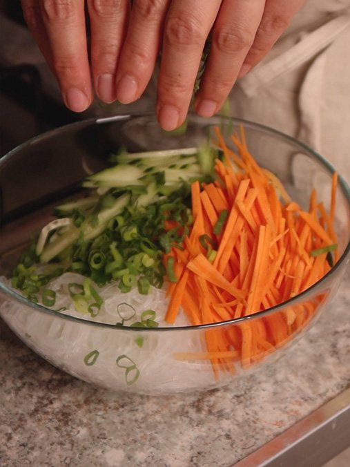 ensalada de fideos vermicelli paso a paso 5