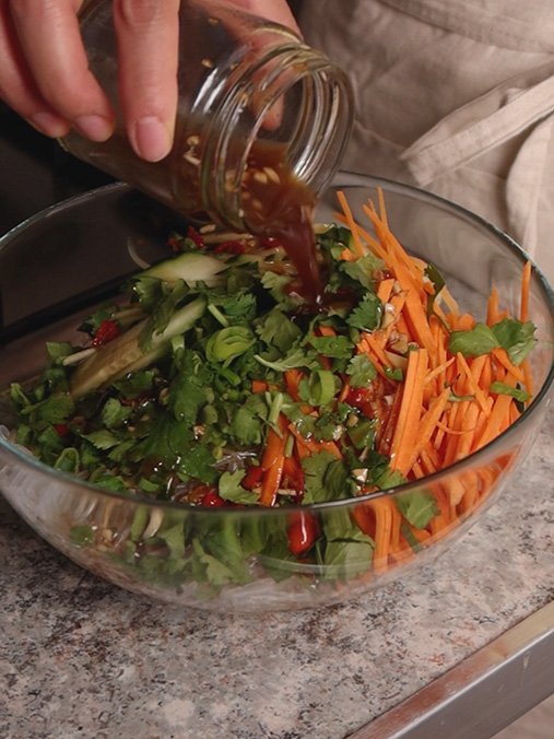 ensalada de fideos vermicelli paso a paso 6