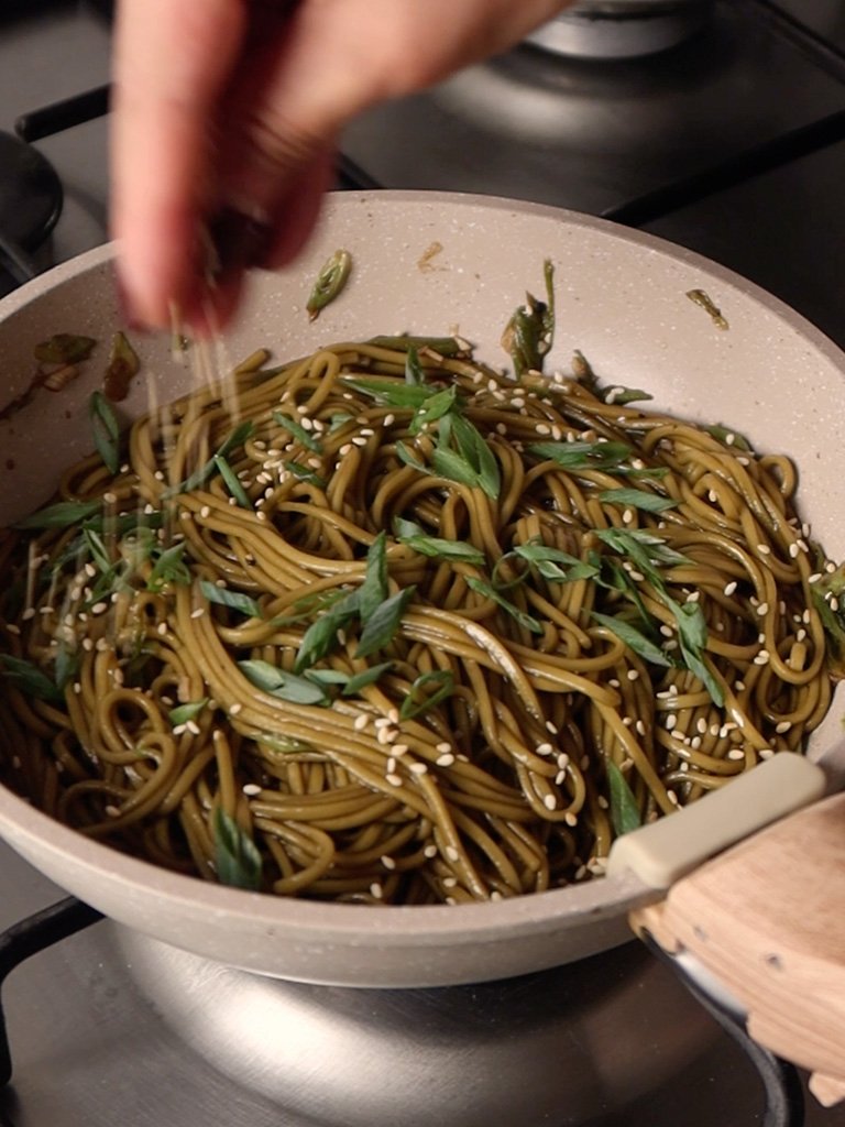 fideos soba en salsa de sesamo paso a paso 6
