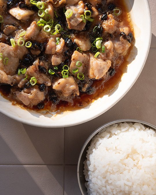 Pollo al vapor chino con granos de soja fermentada 6