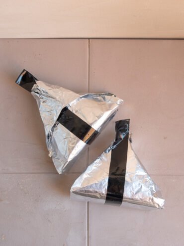 como envolver onigiri