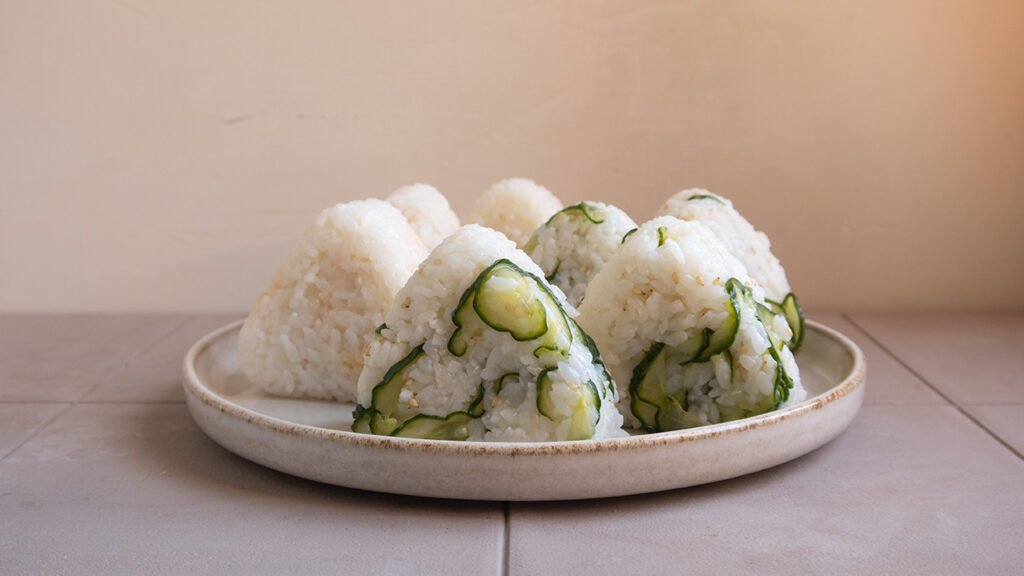 cómo hacer onigiri paso a paso