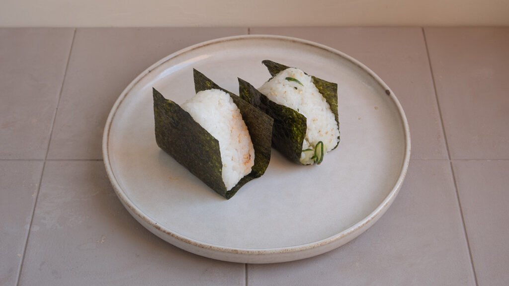 cómo hacer onigiri paso a paso