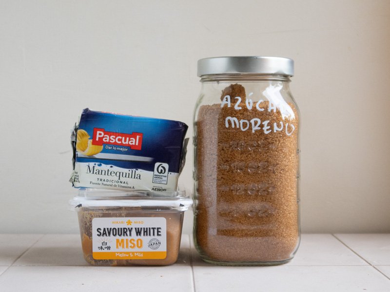 ingredientes para cookies de caramelo salado de miso